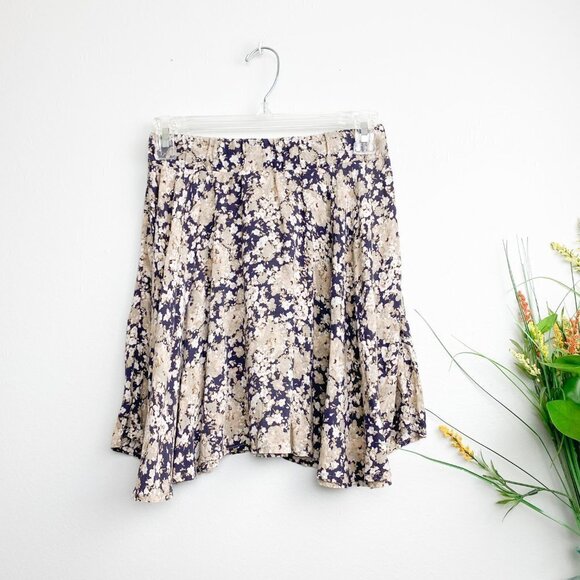 🦋 BRANDY MELVILLE Stretchy Floral Mini Skirt Small - Picture 3 of 4